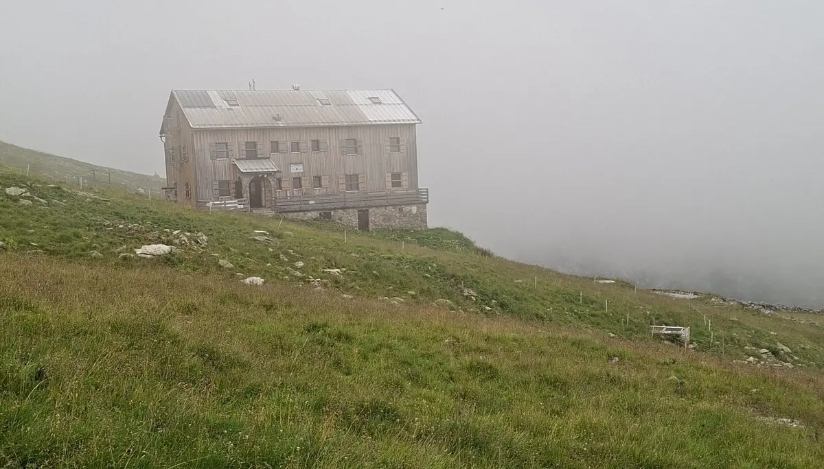 Neue Thüringer Hütte im Nebel | © DAV Fürth; Flotte Fürther Füße