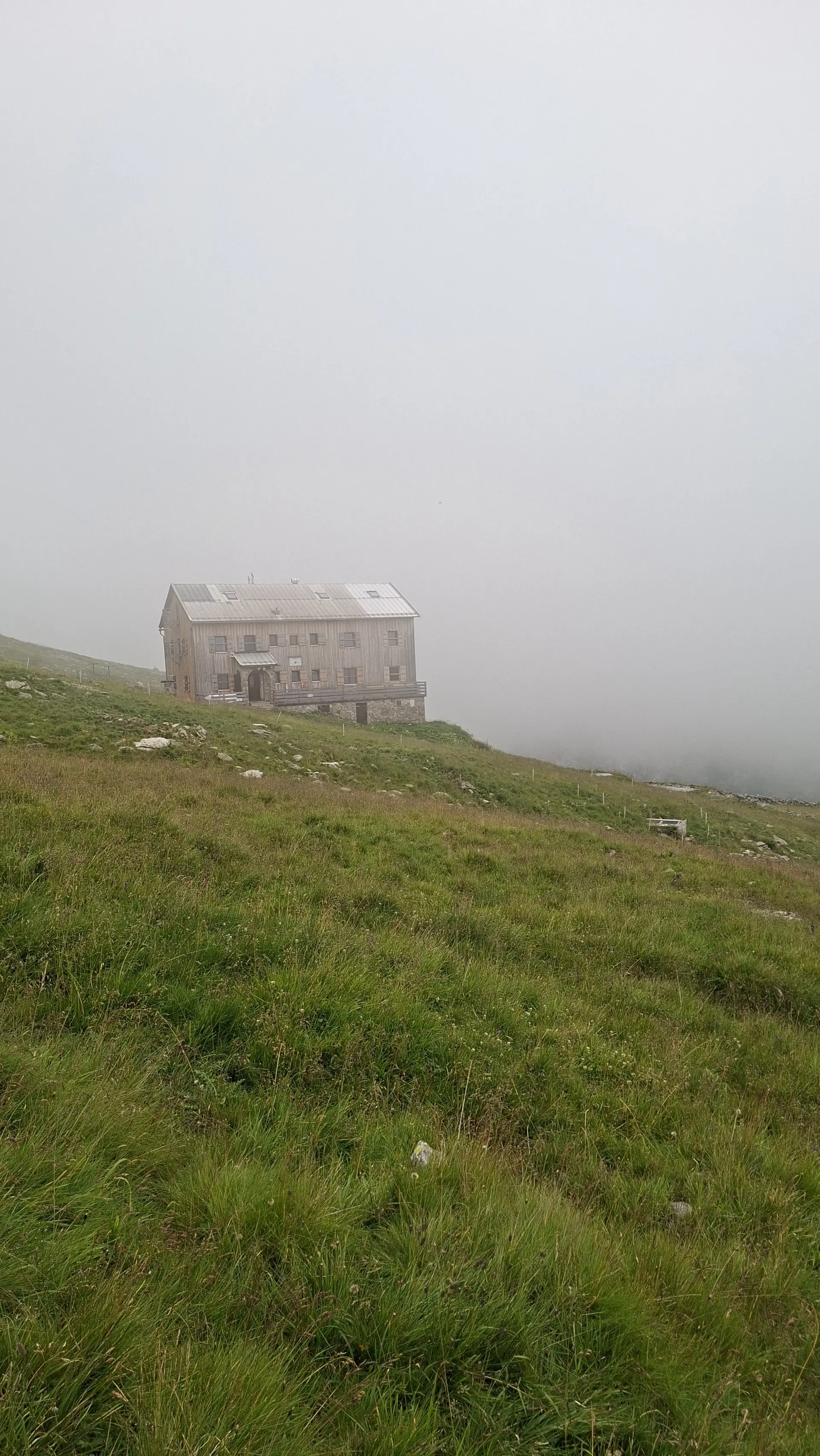 Neue Thüringer Hütte im Nebel | © DAV Fürth; Flotte Fürther Füße
