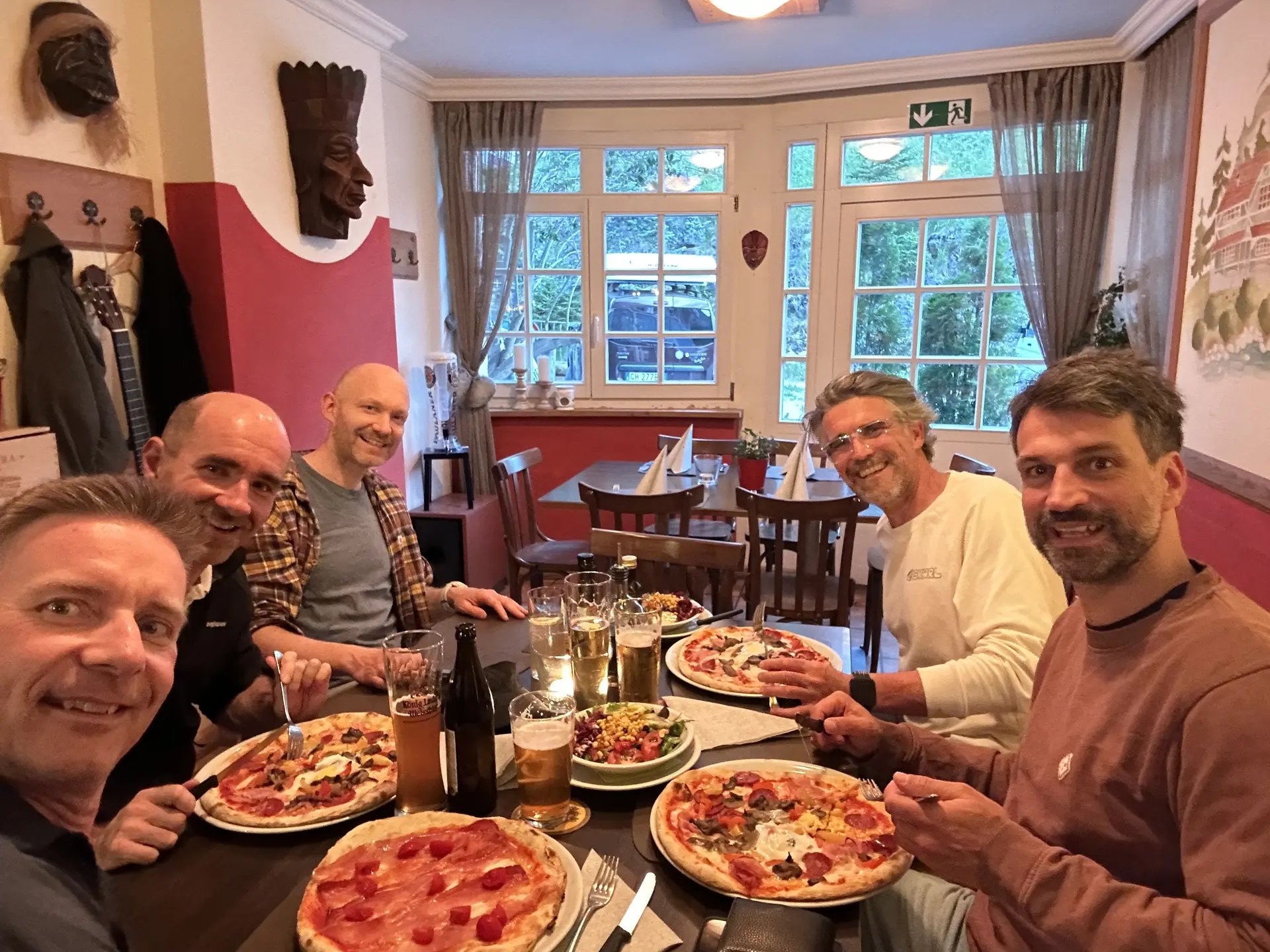 Wohlverdiente Stärkung in der Stamm-Pizzeria in Badia | © Christian Weigand