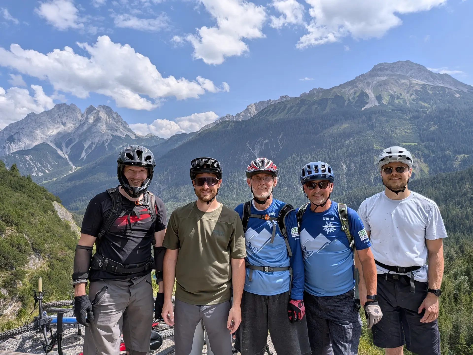Gruppenbild am Blindsee-Trail | © Joshua Sundermeier