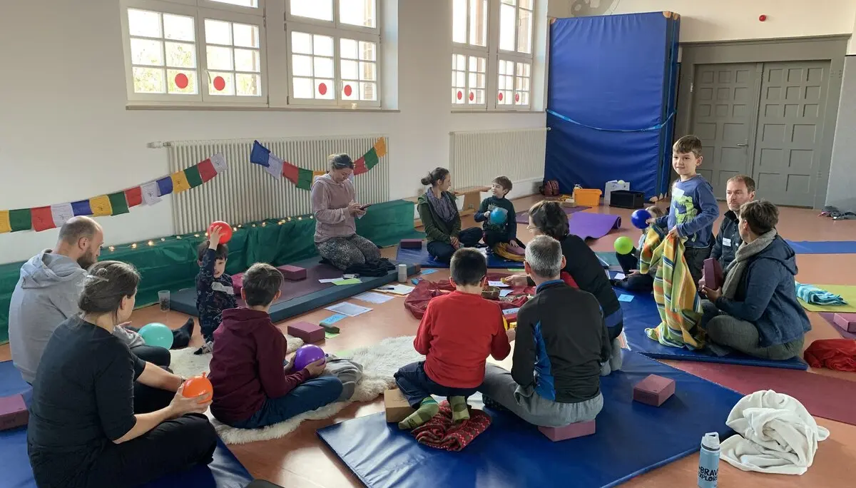 © DAV Fürth; Yoga-Gruppe; Fotograf Jenö Müller