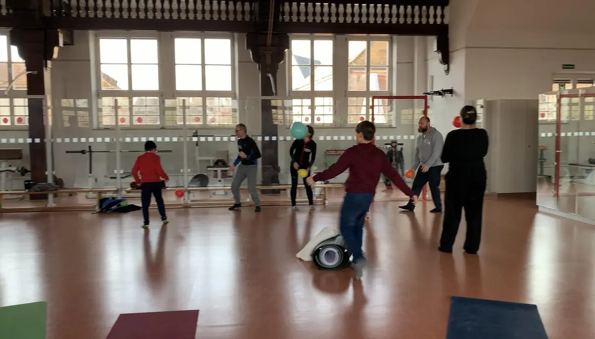 © DAV Fürth; Yoga-Gruppe; Fotograf Jenö Müller