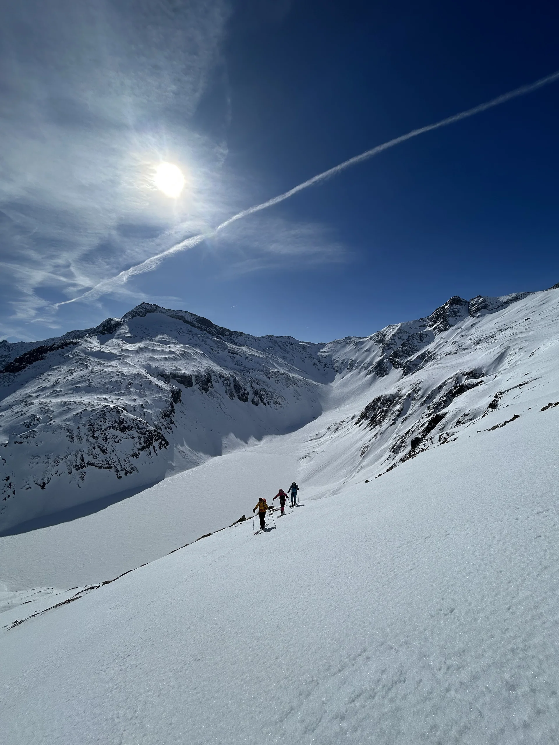 Aufstieg zum Larmkogel mit zugefrorenen Kratzenbergsee im Hintergrund | © Michiel Smekens
